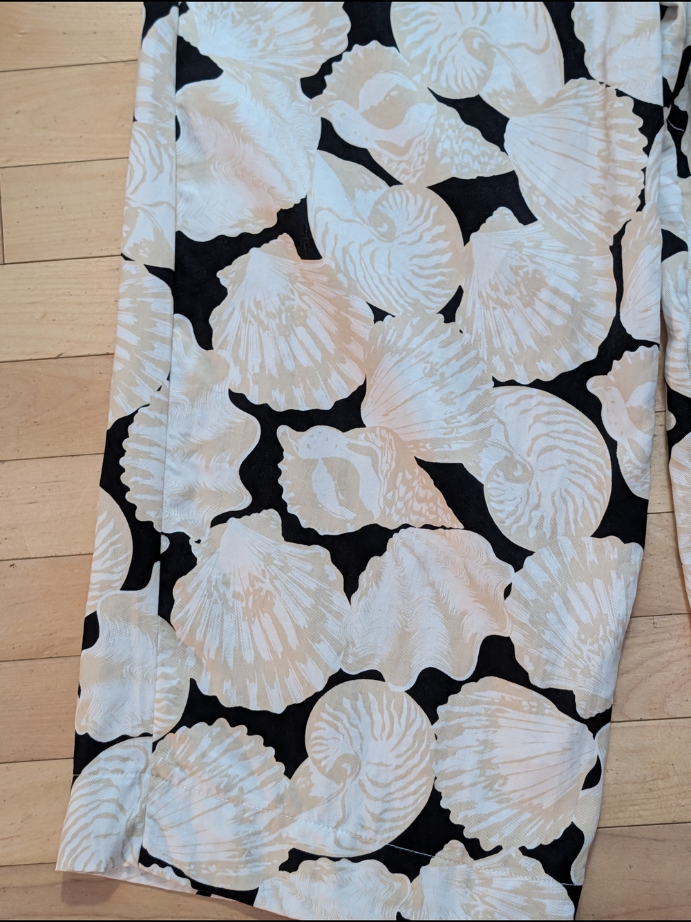 Jules & Leopold Shell-Pattern Wide Leg Pants - Picture 2 of 8
